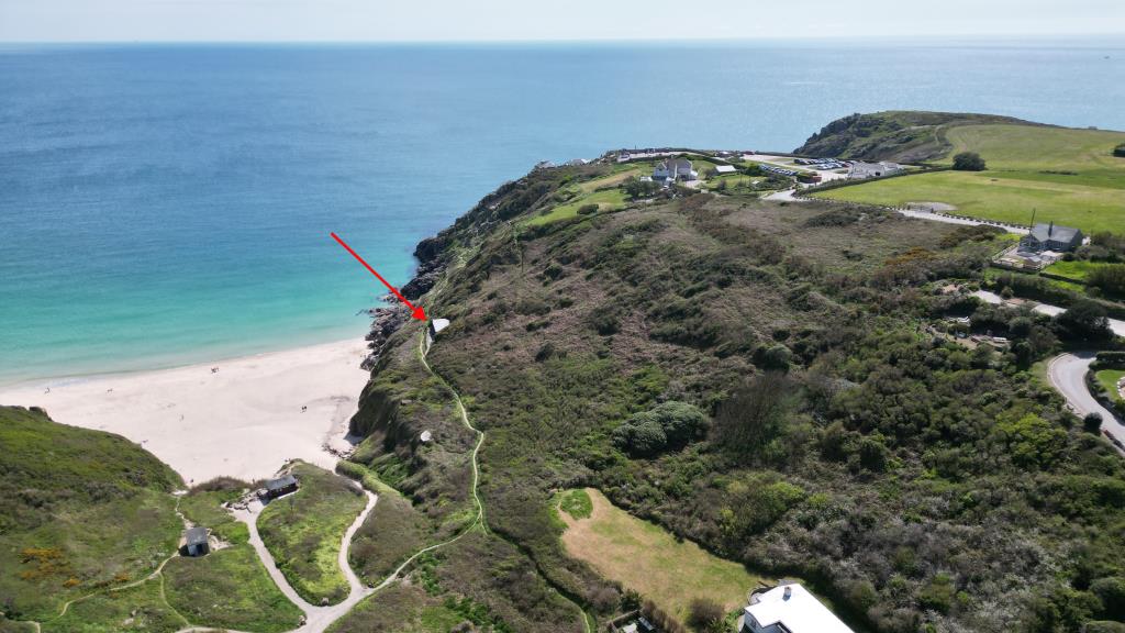 Lot: 69 - DETACHED RESIDENTIAL PROPERTY ENJOYING BREATHTAKING SEA VIEWS IN TRULY STUNNING LOCATION - Drone photo with red arrow pointing at property